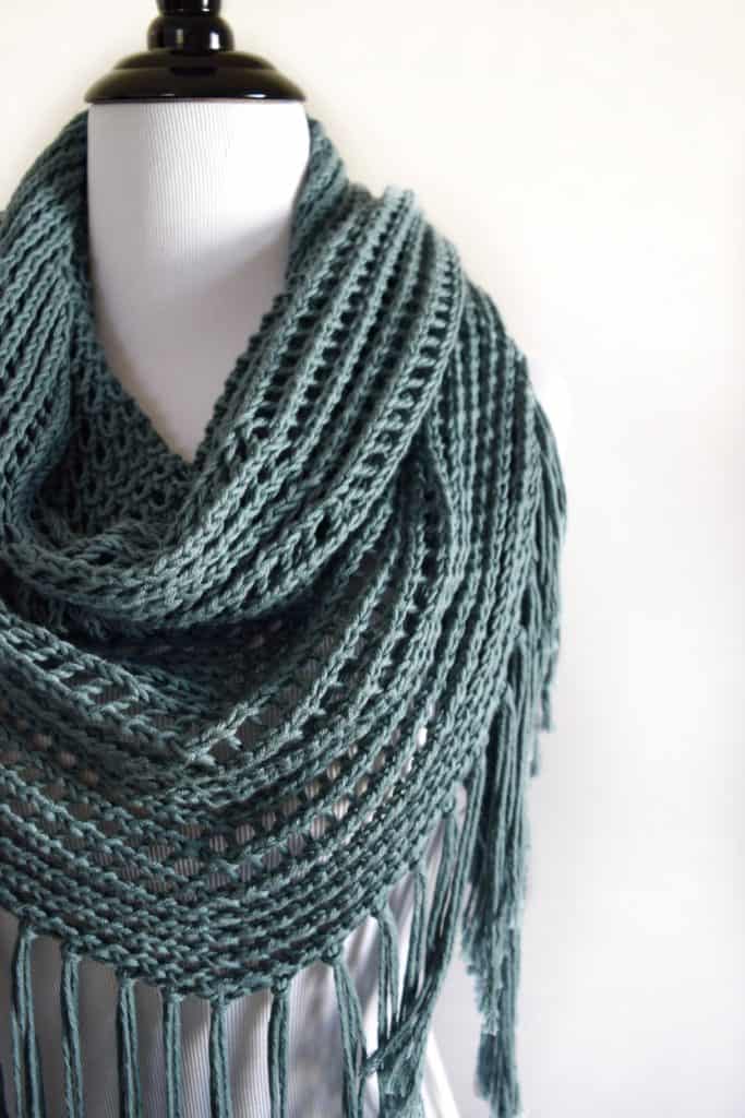 Lace Triangle Shawl - Free knitting pattern from www.kniftyknittings.com #knitting #knittingpattern #triangleshawl