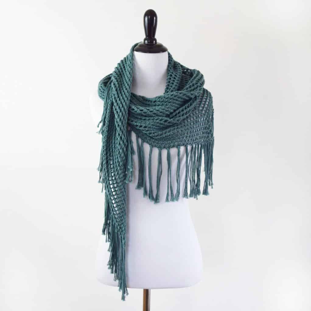 Lace Triangle Shawl - Free knitting pattern from www.kniftyknittings.com #knitting #knittingpattern #triangleshawl