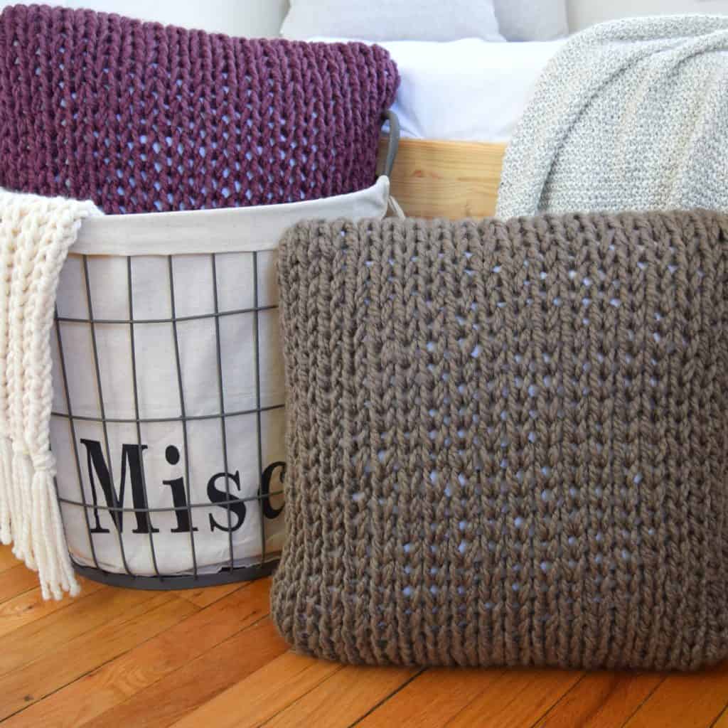 Chunky throw pillow set