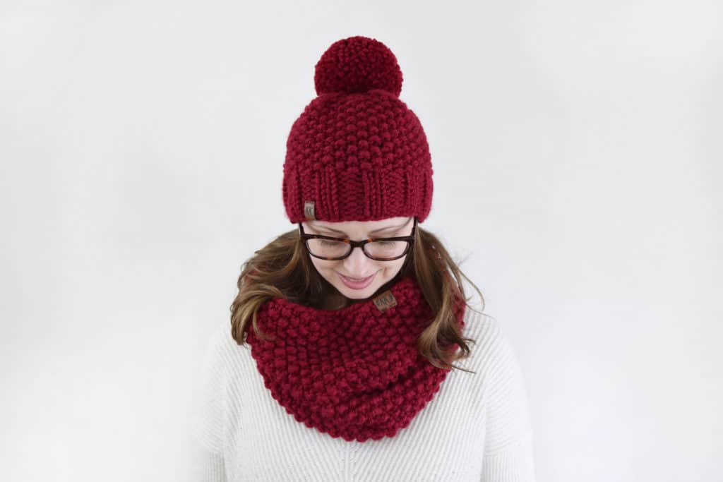 7 Quick Knits To Stock Your Market Booth - click for these fast and fun knitting patterns to stock your booth and your shop with this fall! #knittingpatterns #marketprep