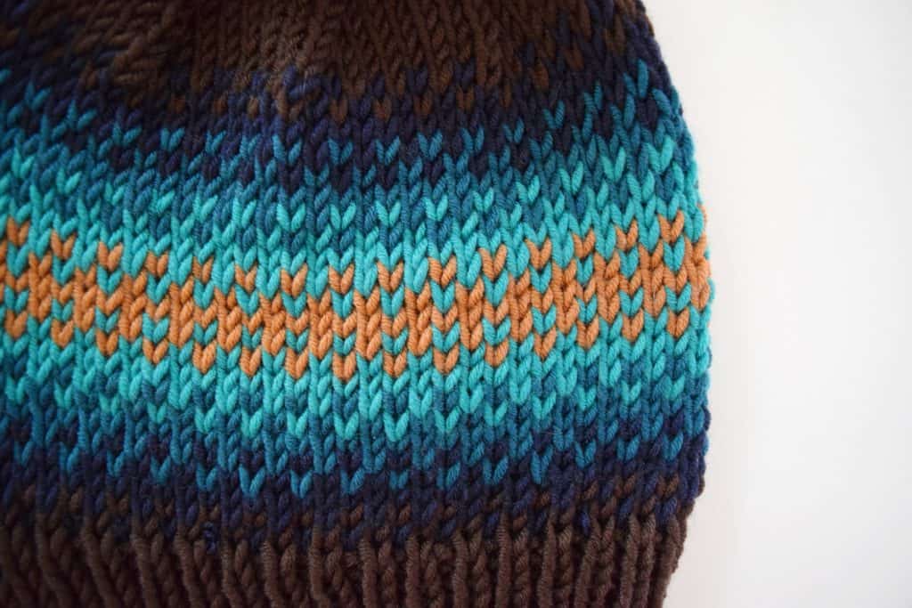 Fair Isle Beanie - Click for the free knitting pattern from www.kniftyknittings.com! #knittingpattern #yarnspirations #caronxpantone