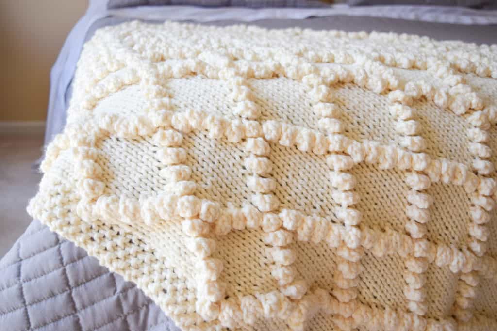 Bobble Knit Throw - free knitting pattern and tutorial from www.kniftyknittings.com #knitting #knittingpattern