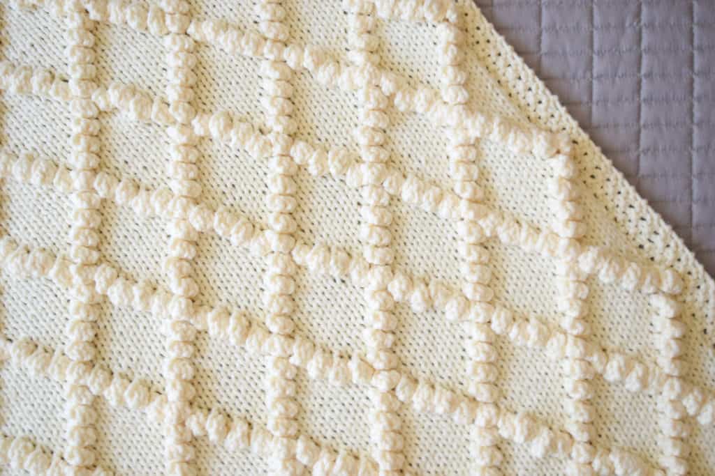 Bobble Knit Throw - free knitting pattern and tutorial from www.kniftyknittings.com #knitting #knittingpattern