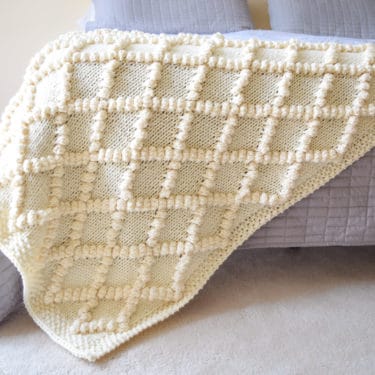 Bobble Knit Throw - free knitting pattern and tutorial from www.kniftyknittings.com #knitting #knittingpattern