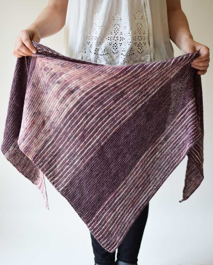 Daylight Breaking - free shawl knitting pattern from www.kniftyknittings.com #knittingpatterns #shawlpatterns #freeknittingpatterns