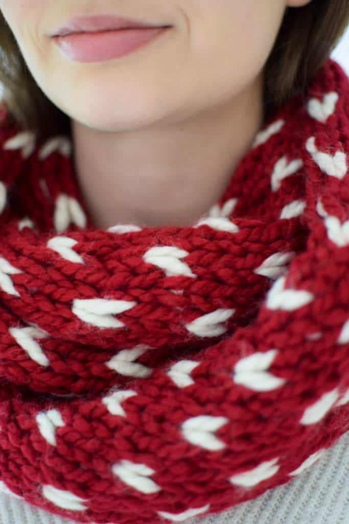 Little Hearts Infinity - Free pattern from www.kniftyknittings.com! #knitting #knittingpattern #freepatterns