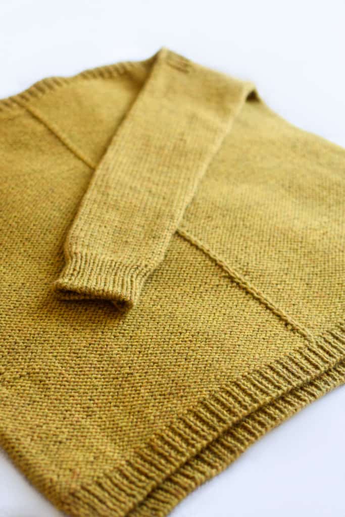 How to add length to a knit sweater - video tutorial from www.kniftyknittings.com #knittingtutorial #weekendersweater #knitting