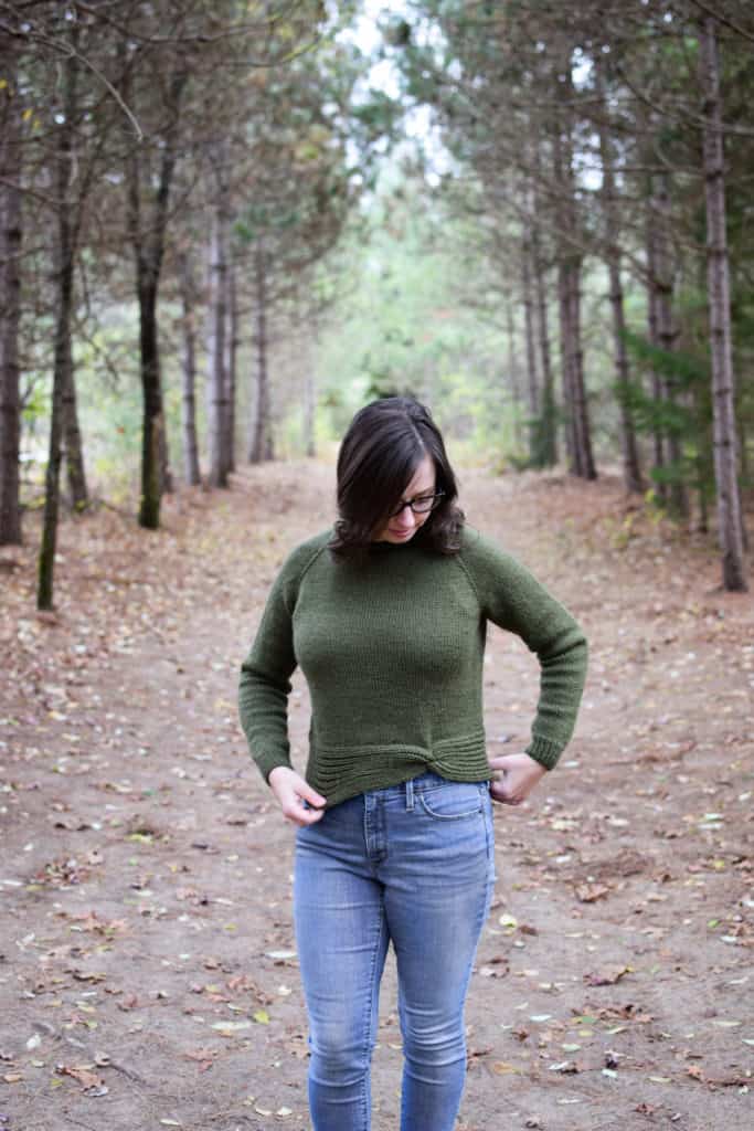 Raglan with a Twist - free knitting pattern from www.kniftyknittings.com #knitting #knittingpattern #sweaterpattern