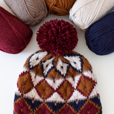 Festive Fair Isle Beanie - free pattern from www.kniftyknittings.com #knittingpattern #knitting