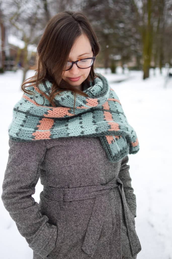 Crossroads Wrap - free knitting pattern and tutorial from www.kniftyknittings.com #knitting #lionbrandyarn #knittingtutorial